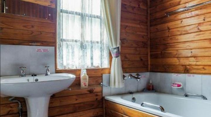 Viewpoint Lodge & Safari Tours