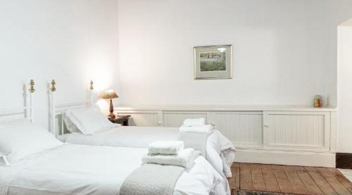 Roode Bloem Farm House