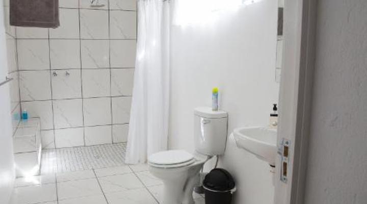 Roode Bloem Farm House