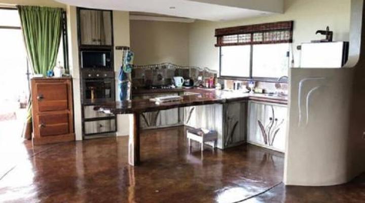 Leopards Rock Bush Boutique