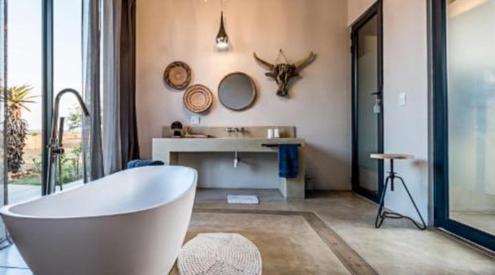 Kruger Sunset Lodge - Living with Lions