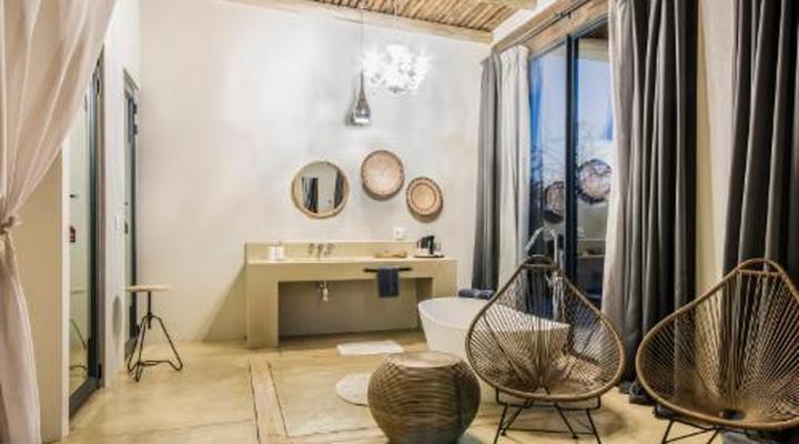 Kruger Sunset Lodge - Living with Lions