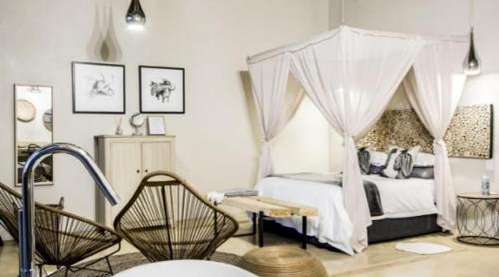 Kruger Sunset Lodge - Living with Lions