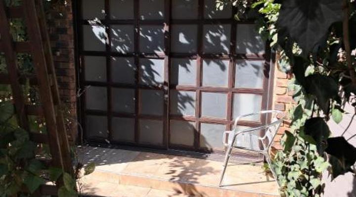 8 Soenie Avenue Self-Catering