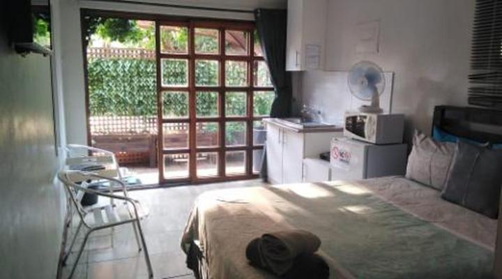 8 Soenie Avenue Self-Catering