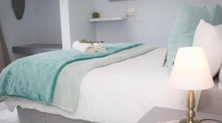 Three Feathers Cottages