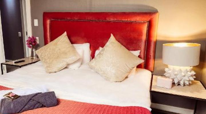 Ruby Rose Countryhouse