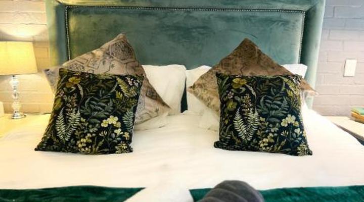 Ruby Rose Countryhouse