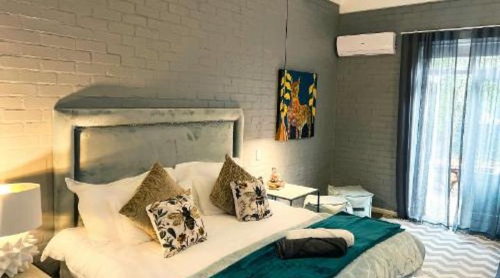 Ruby Rose Countryhouse