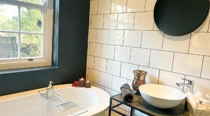 Ruby Rose Countryhouse