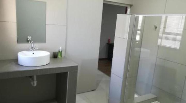 Tranquil House B&B @ 121 Berry Street