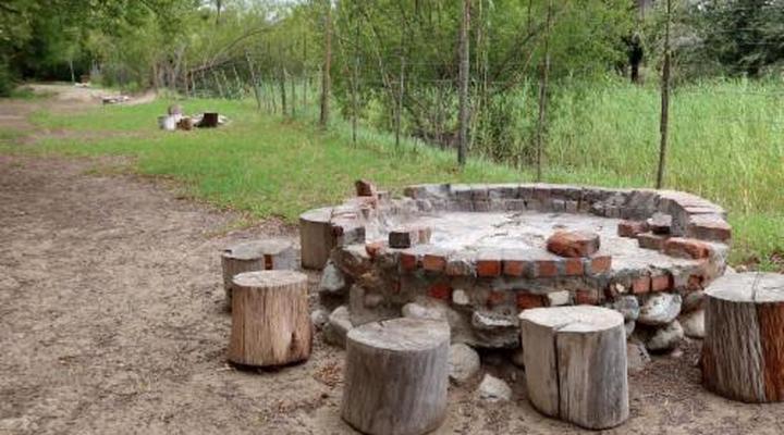 De Bos Backpackers& Camping