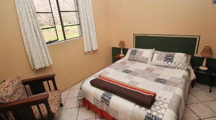 De Bos Backpackers& Camping