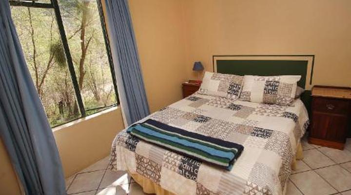 De Bos Backpackers& Camping