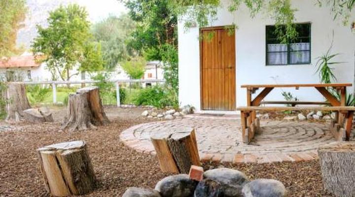 De Bos Backpackers& Camping