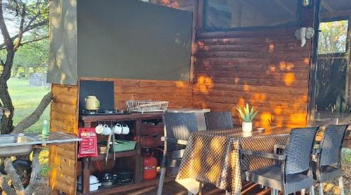 Thorn Tree Bush Camp - Tented camps and cabins