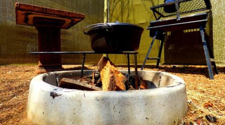 Thorn Tree Bush Camp - Tented camps and cabins