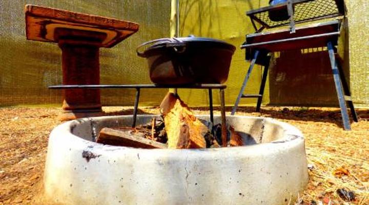 Thorn Tree Bush Camp - Tented camps and cabins