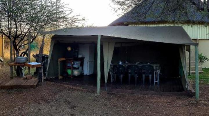 Thorn Tree Bush Camp - Tented camps and cabins