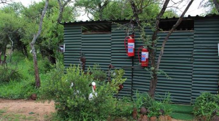 Thorn Tree Bush Camp - Tented camps and cabins