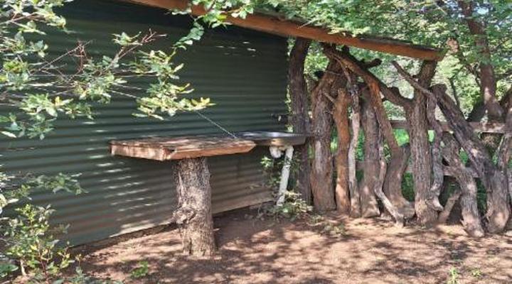Thorn Tree Bush Camp - Tented camps and cabins