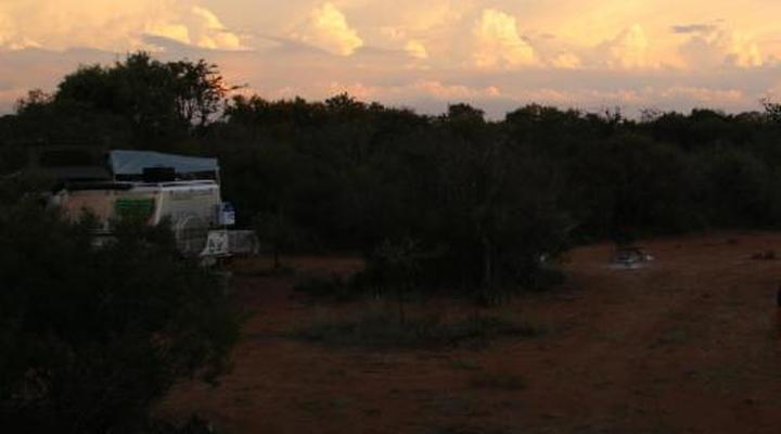Thorn Tree Bush Camp - Tented camps and cabins