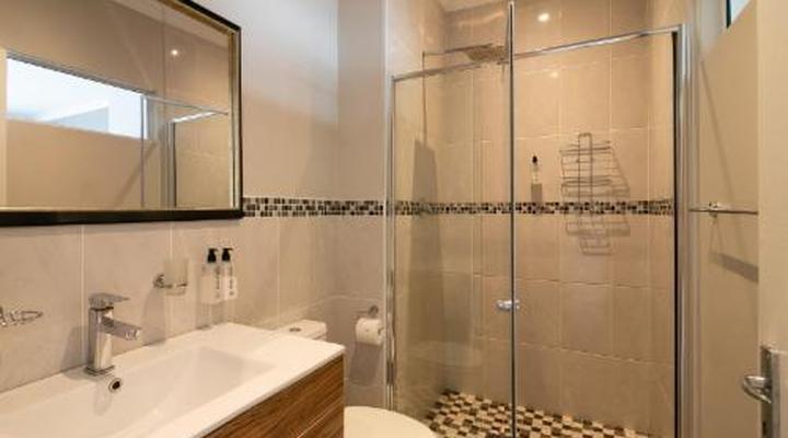 Phoenix Lodge and Waterside Accommodation