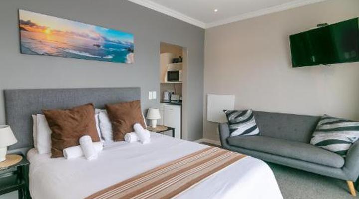 Phoenix Lodge and Waterside Accommodation