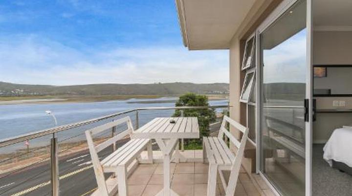 Phoenix Lodge and Waterside Accommodation