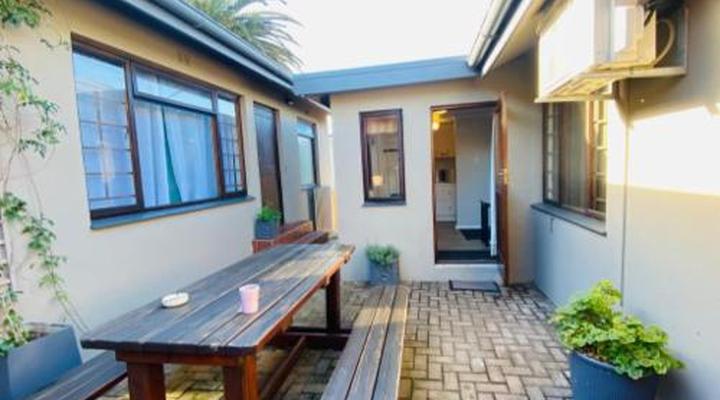 Dolphin Circle Bed and Breakfast