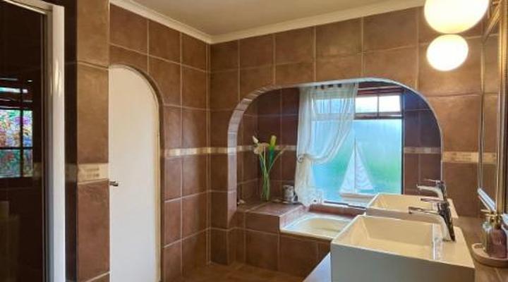 Dolphin Circle Bed and Breakfast