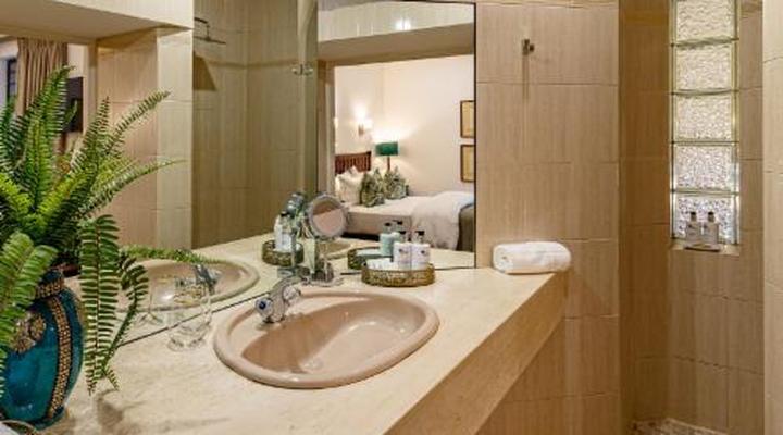 Christie's at 32 on Russell