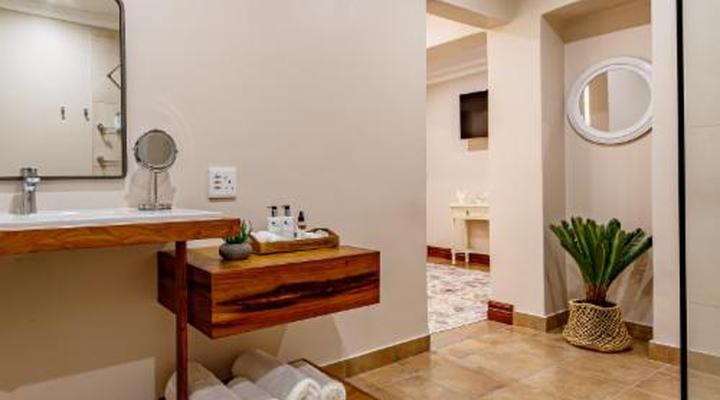 Christie's at 32 on Russell