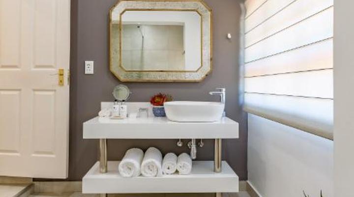 Christie's at 32 on Russell