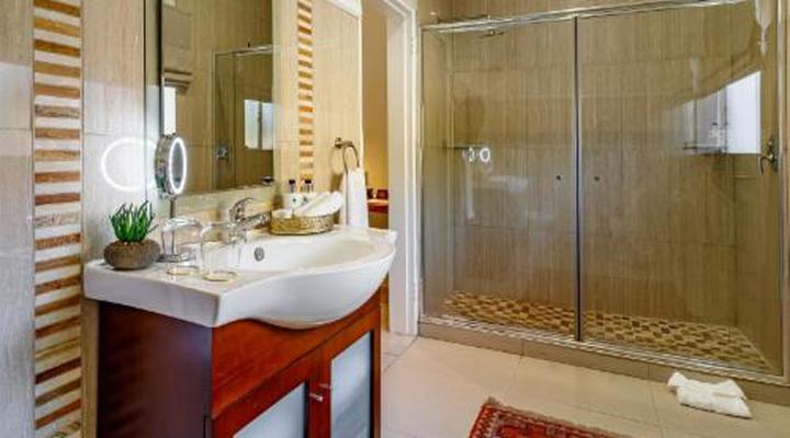 Christie's at 32 on Russell