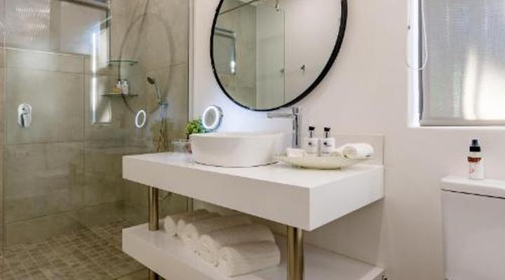 Christie's at 32 on Russell