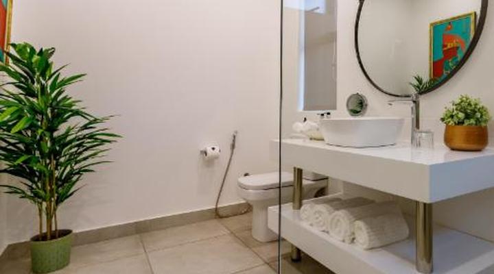 Christie's at 32 on Russell