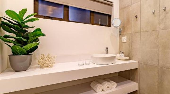 Christie's at 32 on Russell