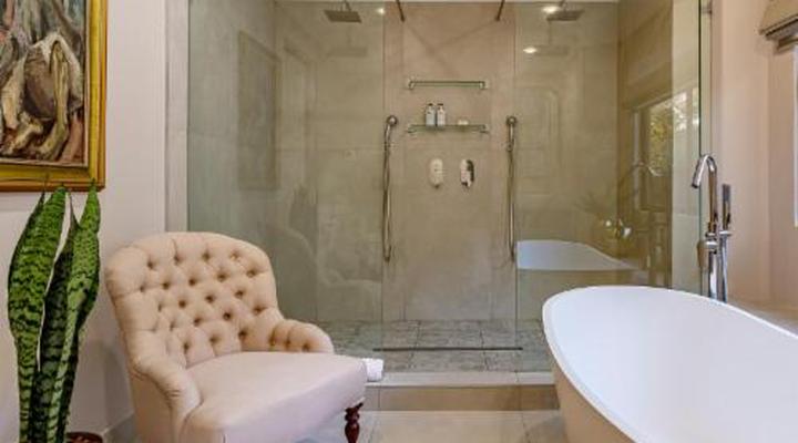 Christie's at 32 on Russell