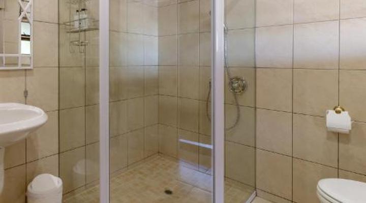 Christie's at 32 on Russell