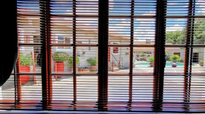 Jock-Inn Guest House