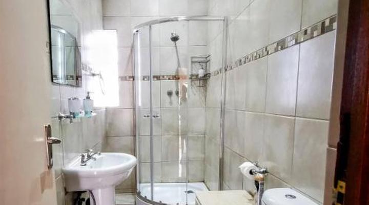 Jock-Inn Guest House