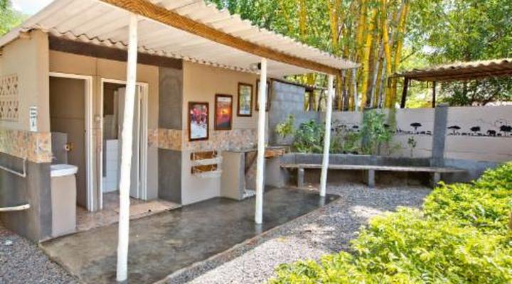 Victoria Falls Backpackers Lodge 