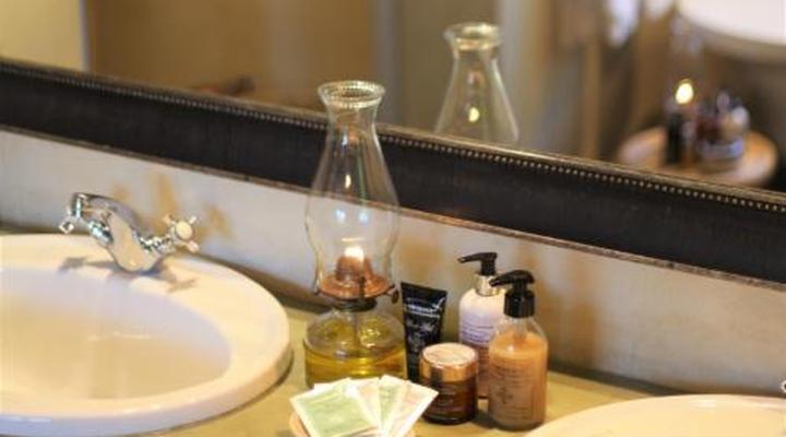 Ivory Wilderness River Rock Lodge