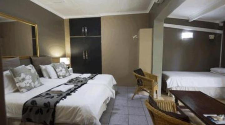 Royal Pelican Bed & Breakfast