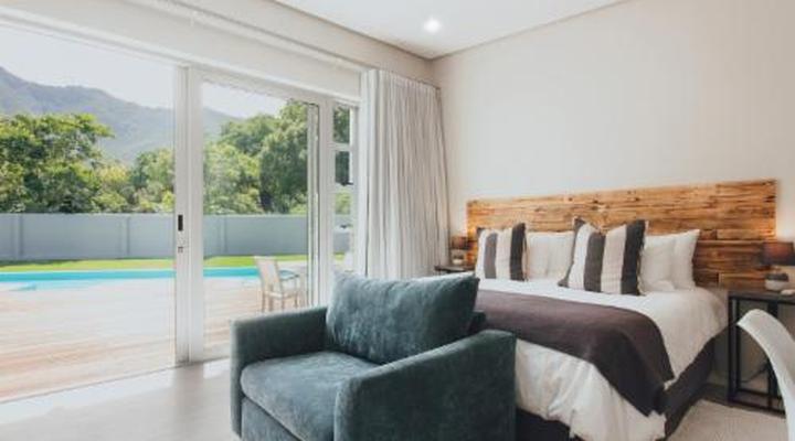 A Riverbed Guesthouse