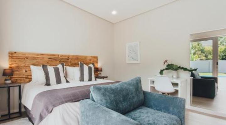 A Riverbed Guesthouse