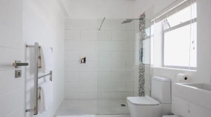 A Riverbed Guesthouse