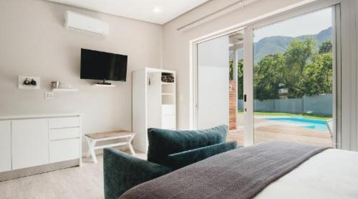 A Riverbed Guesthouse