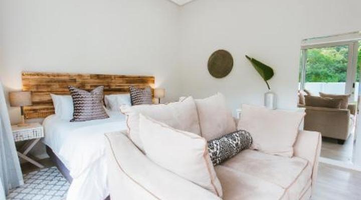 A Riverbed Guesthouse